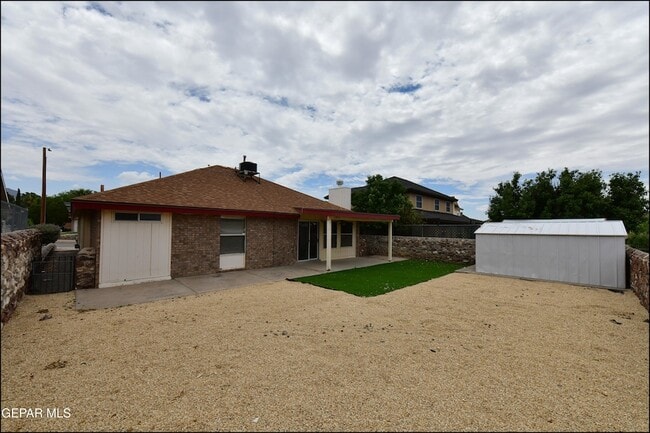 Building Photo - 7737 Plaza Azul Rd