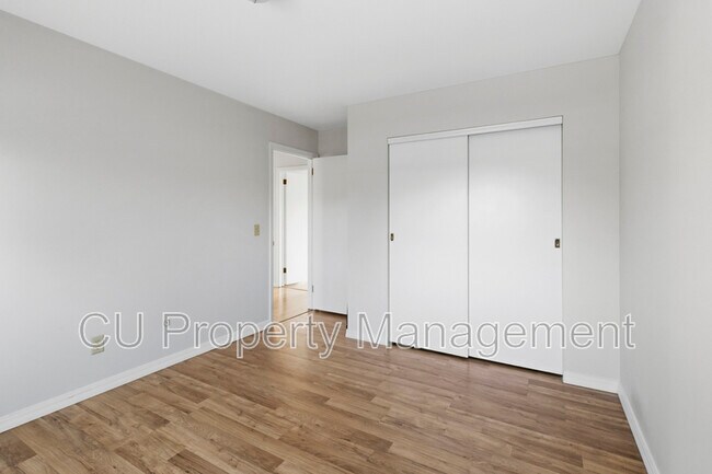 Building Photo - 1903 Sumac Dr