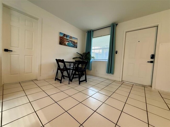 Building Photo - 3208 Canal Dr