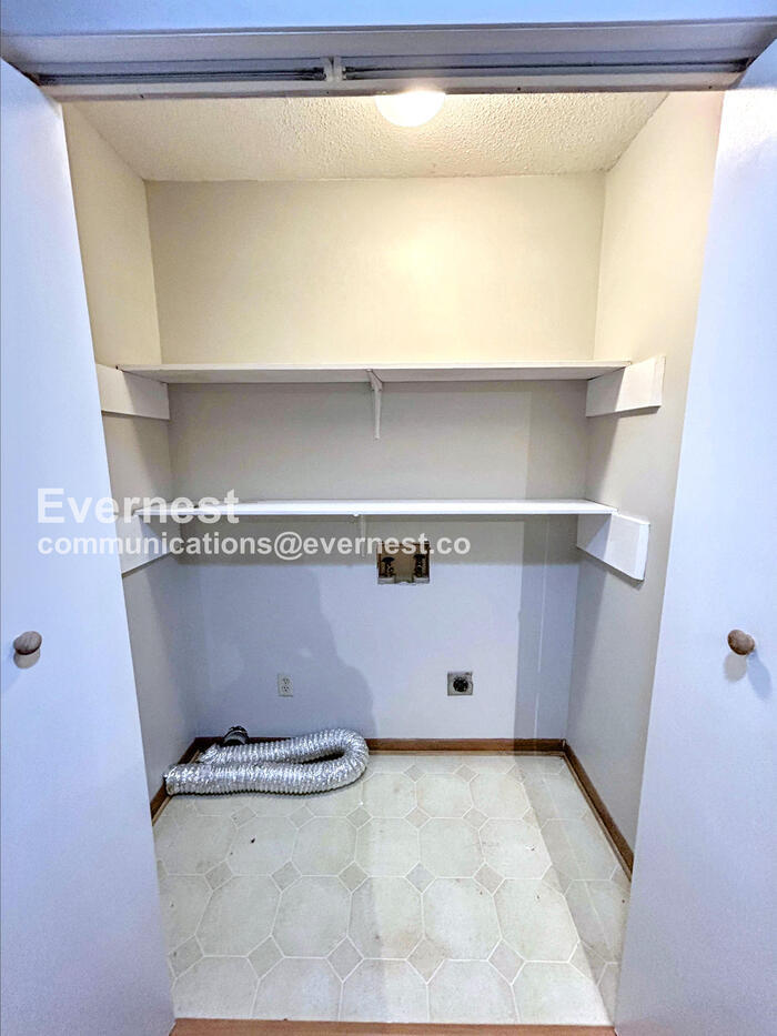 Building Photo - 57 Carrisbrooke Ln