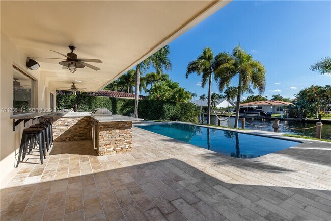 Building Photo - 3010 NE 58th St