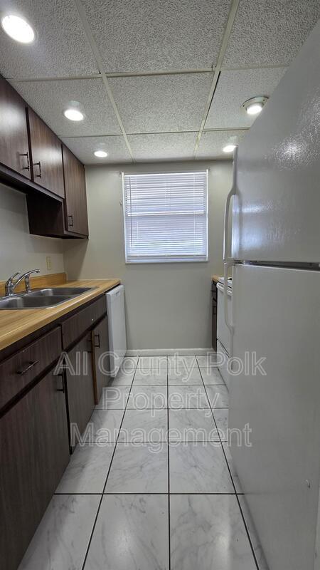 Building Photo - 927 S Buena Vista Dr