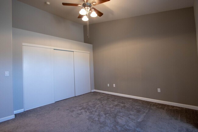 Building Photo - SPECTACULAR 2BED/2BATH CONDO IN HENDERSON!