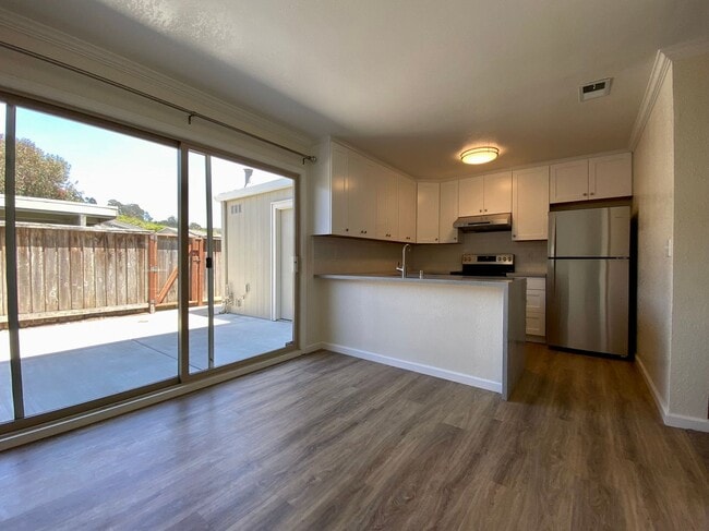 Building Photo - Newly Renovated Condo with NEW KITCHEN! - ...