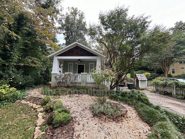 Building Photo - 2461 Lyndhurst Ave