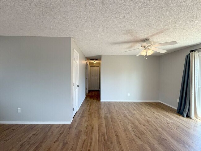 Building Photo - 410 Crona St