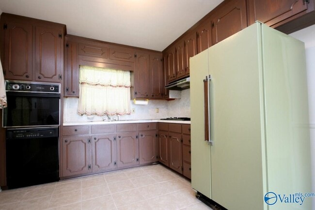 Building Photo - 3716 NW Jamestown Dr