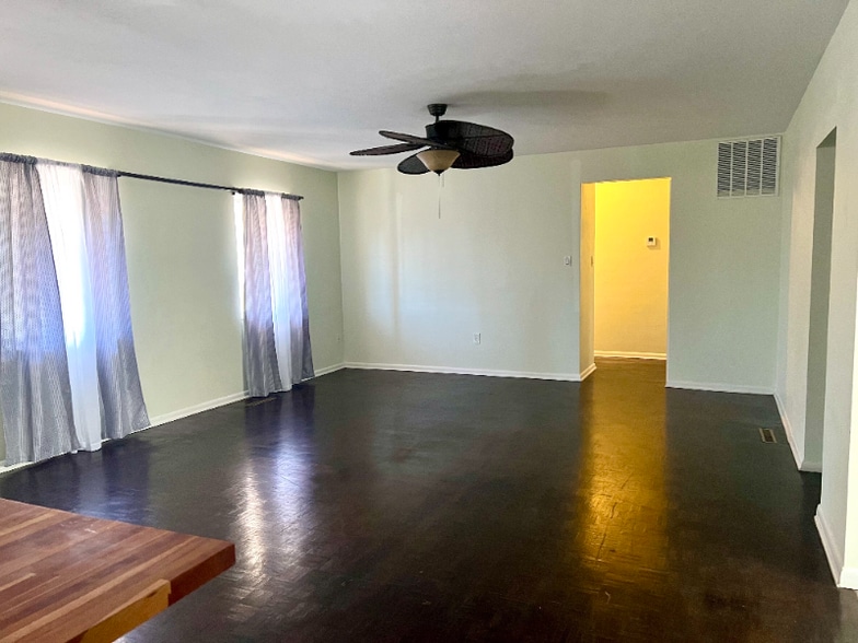 Building Photo - 2540 Sistina St