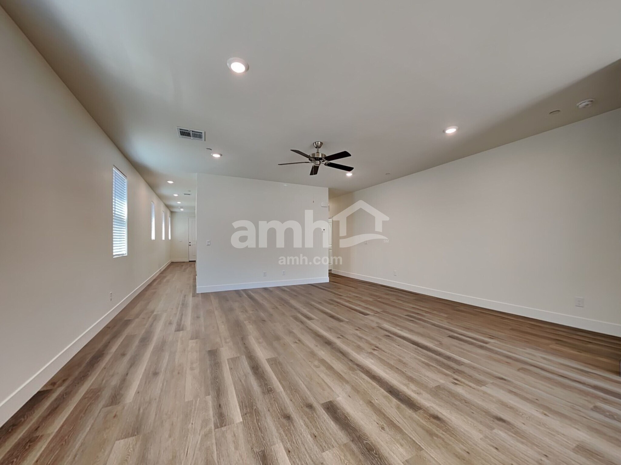 Building Photo - 858 English Primrose St