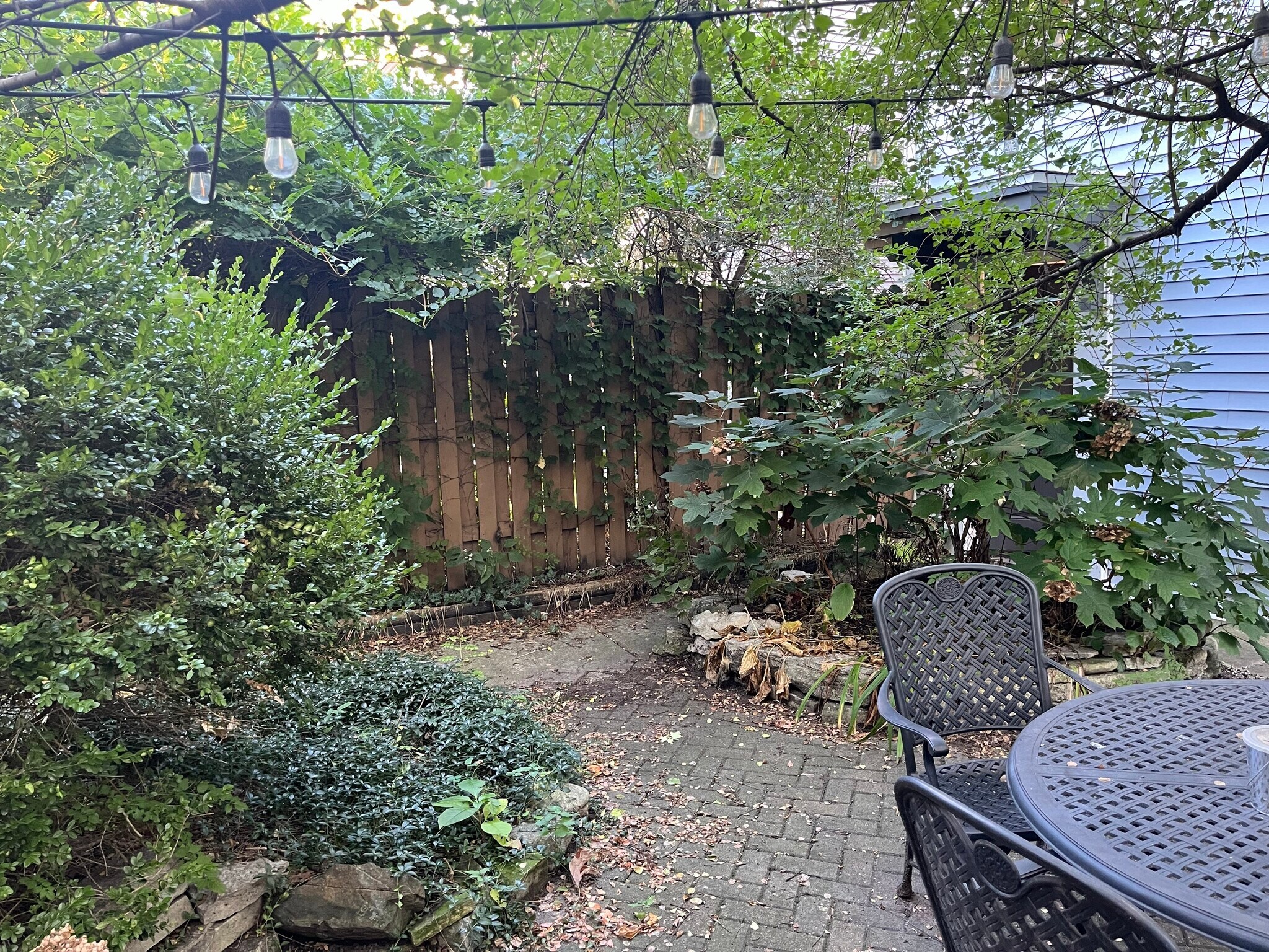 Building Photo - 1924 W Wilson Ave