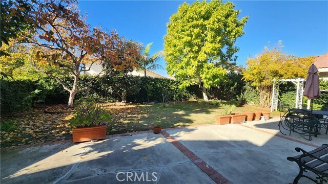 Building Photo - 14861 Sumac Ave