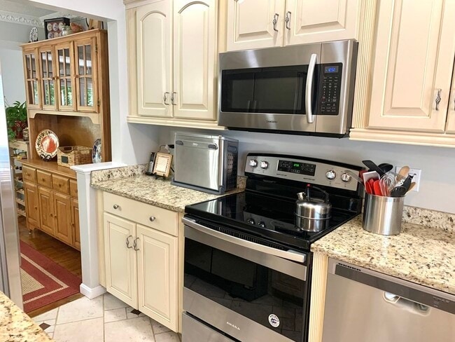 Building Photo - 2104 Pheasant Creek Ln