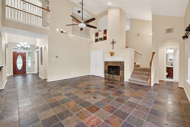 Building Photo - 2203 Lakewind Ln