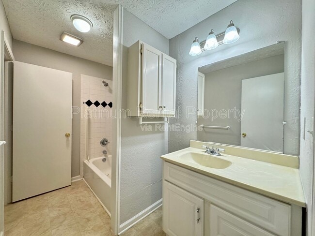 Building Photo - 3835 Mason Dr NW