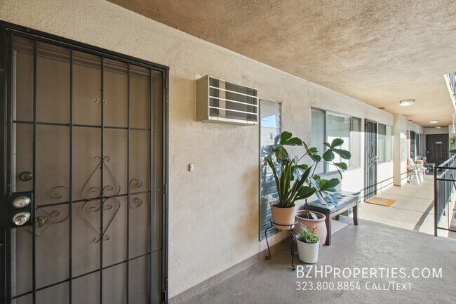 Building Photo - 7540 Hampton Ave