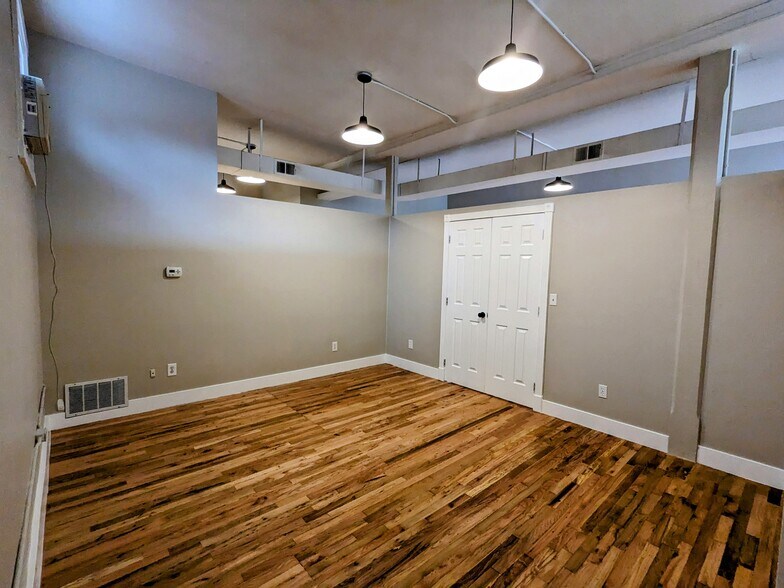 Building Photo - 4301 Yates St