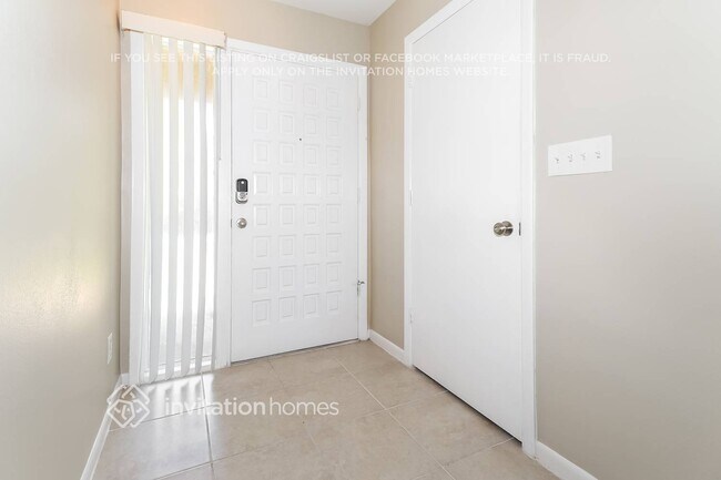 Building Photo - 10350 Bay Hills Dr