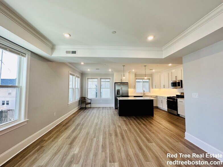 Primary Photo - 100 Brooks St