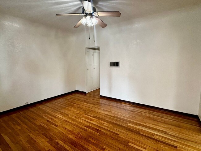 Building Photo - Large Private 1 Bed/ 1 Bath-Bankers Hill