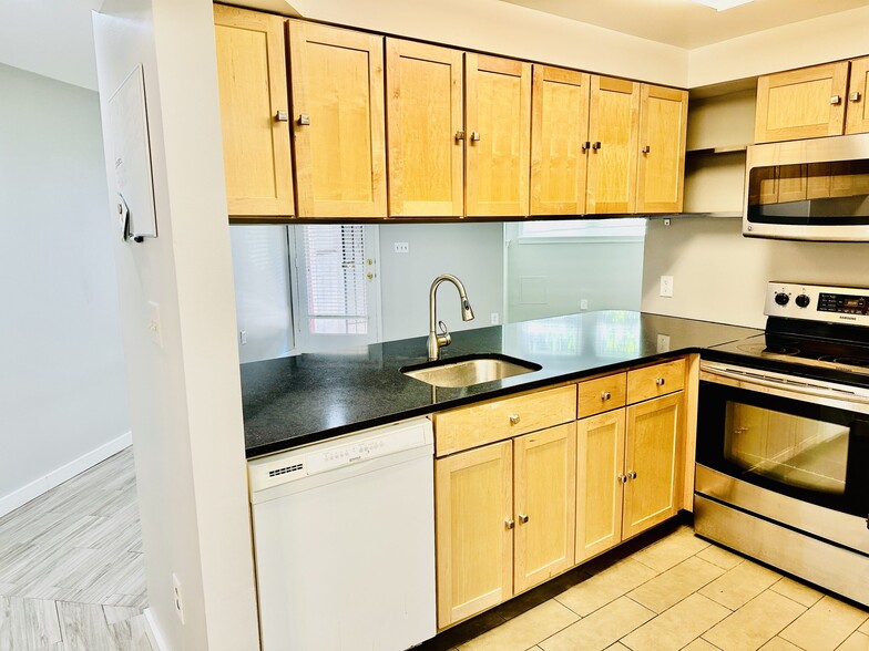 Building Photo - 2006 15th St NW