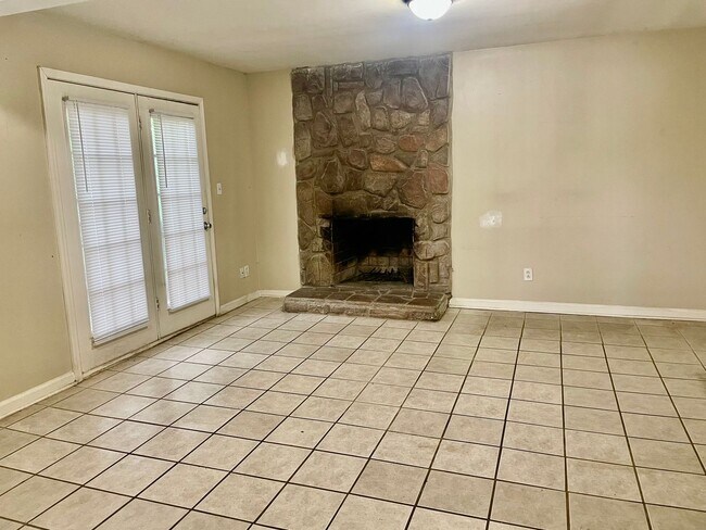Building Photo - 1730 Village Lake Dr