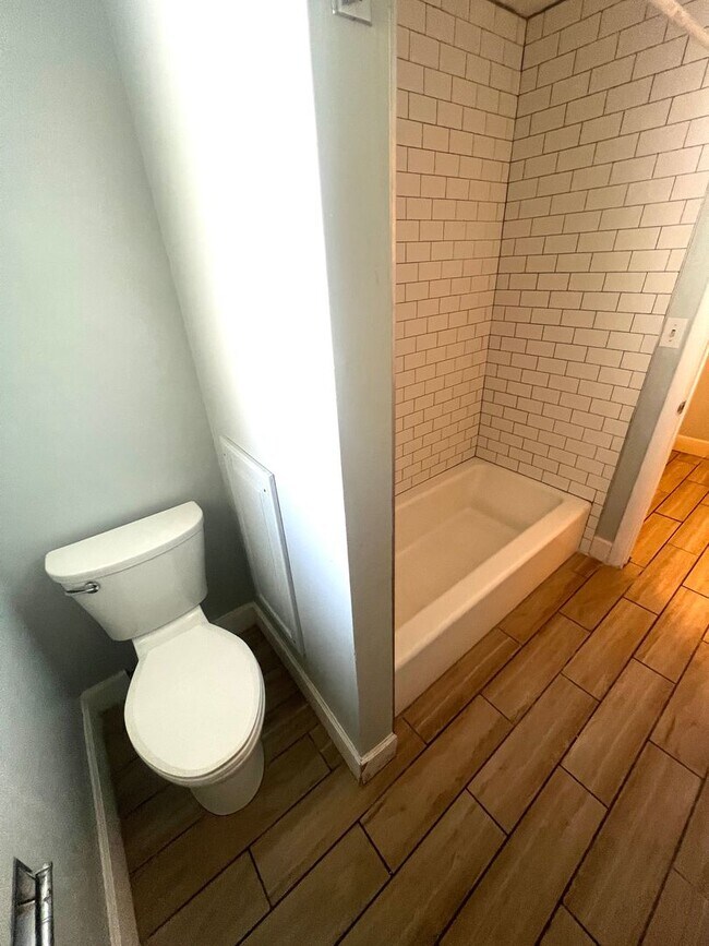 Building Photo - 701 S 19th Ave