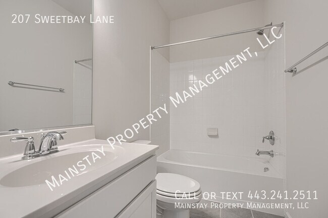 Building Photo - 207 Sweetbay Ln