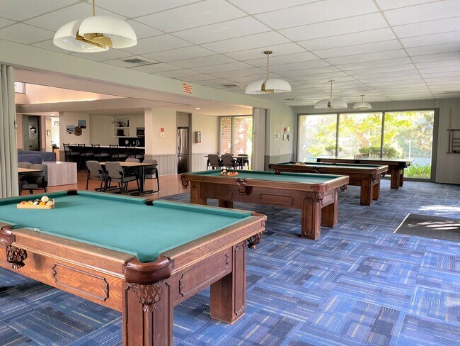 Building Photo - Luxury Living at The Estates Condominium Complex – 2 Bedroom, 2 Bathroom