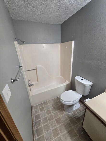 Building Photo - 206 Timber Ridge Dr