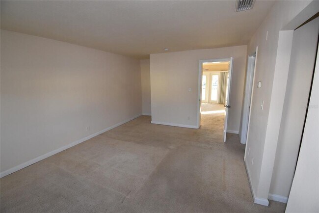 Building Photo - 220 Pompano Dr SE