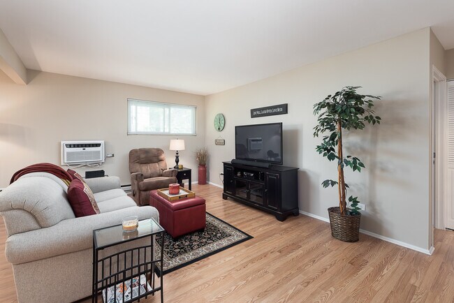 Building Photo - 720 Maple Ave