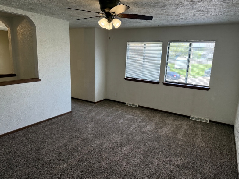 Building Photo - 4 Brown Ct