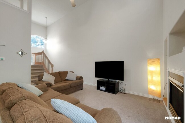 Building Photo - Spacious 4BR Townhome in Greeley