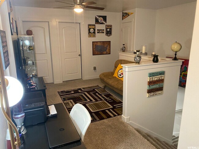 Building Photo - Modern Townhome