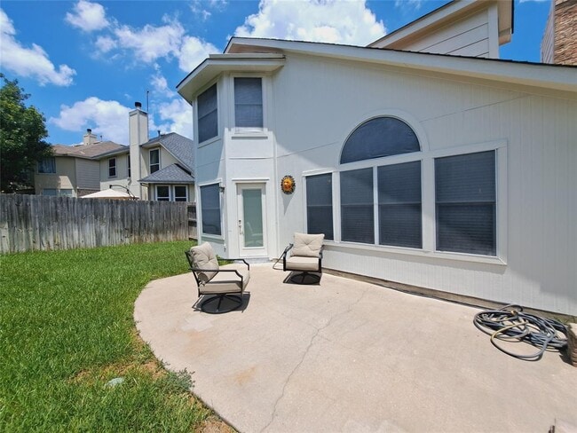 Building Photo - 3708 Bird House Dr