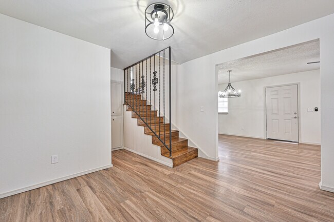 Building Photo - 2445 SW Binkley St