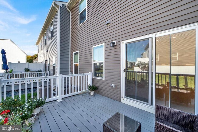 Building Photo - 15 Pratt Ln