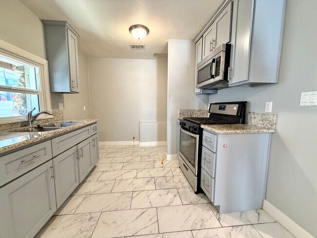 Building Photo - 3056 Crescent Way