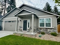 Building Photo - Fully Furnished 3 Bed/2 Bathroom Home-2042...