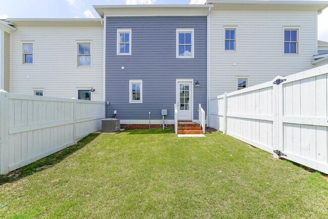 Building Photo - Luxury living in The Providence Village!