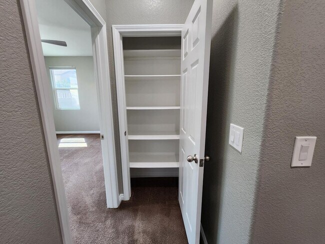 Building Photo - Beautiful Single Story 3 Bedroom close to Cadence