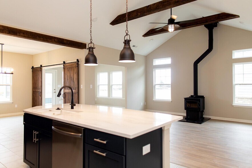 Great room with vaulted ceiling and wood burner - 1629 Tupelo Dr