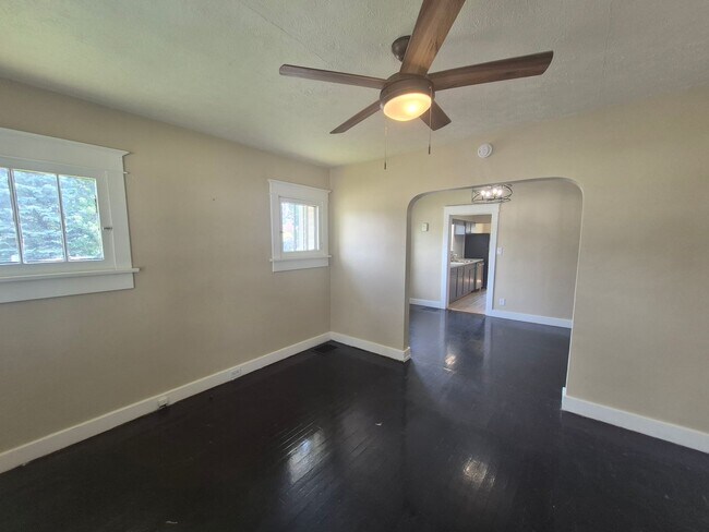 Building Photo - Beautiful 2-bedroom home, it won't last long!