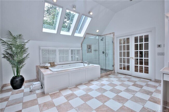 Building Photo - 30 Soundview Farm Rd
