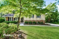 Building Photo - 2207 Vicki Dr