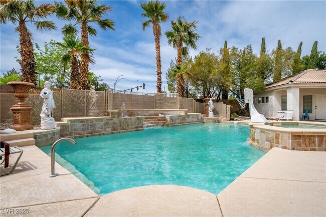 Building Photo - 10725 Bernini Dr