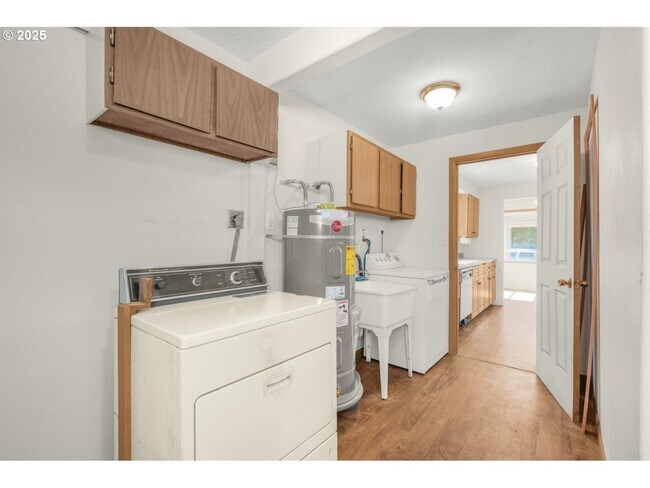 Building Photo - Warner Street Northeast