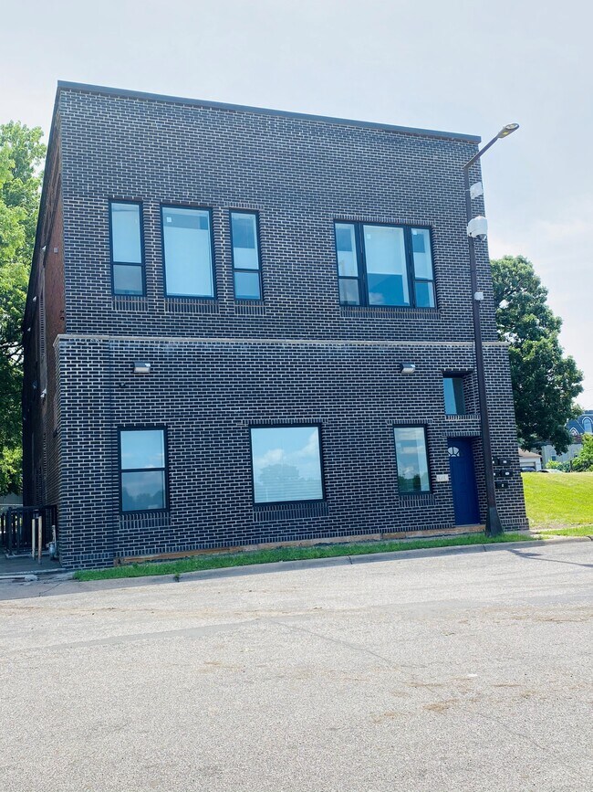 Primary Photo - 976 Bush Ave