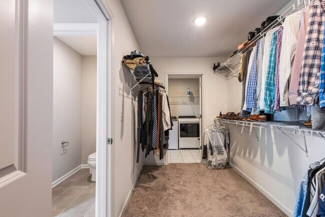 Building Photo - 3580 Hilltop Trl