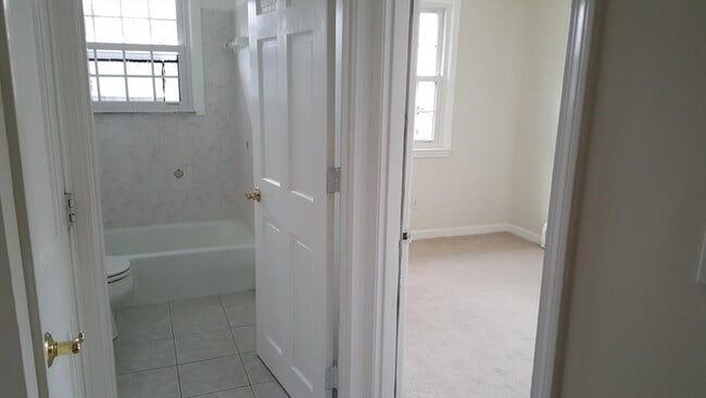 Building Photo - 160 Tyngsboro Rd